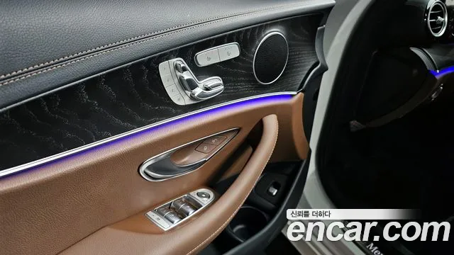 Mercedes-Benz E-Class 2023 — фото 14