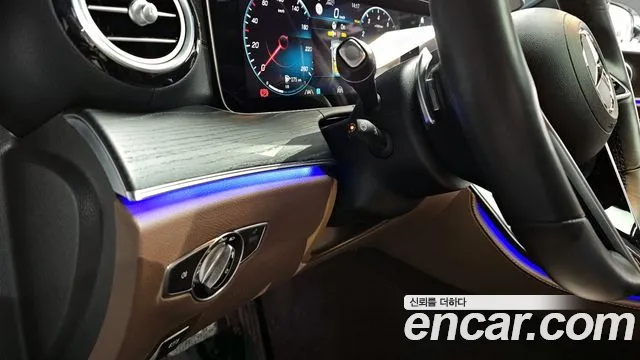 Mercedes-Benz E-Class 2023 — фото 15