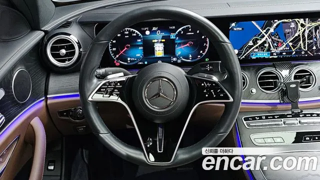 Mercedes-Benz E-Class 2023 — фото 16