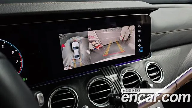 Mercedes-Benz E-Class 2023 — фото 19