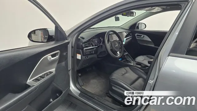 Kia Niro 2022 — фото 13