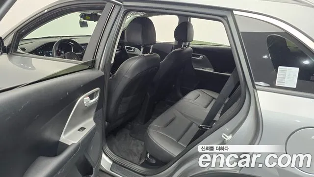 Kia Niro 2022 — фото 17