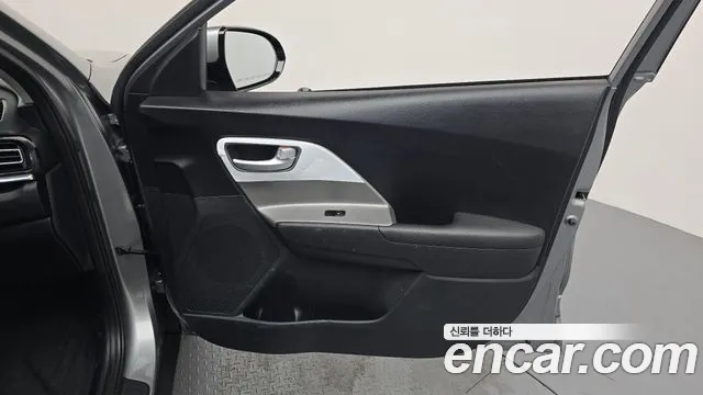 Kia Niro 2022 — фото 15