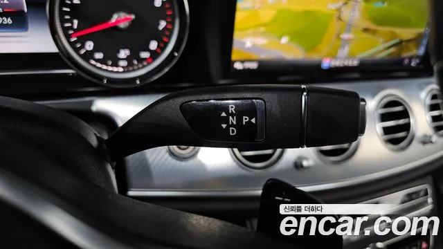 Mercedes-Benz E-Class 2020 — фото 12