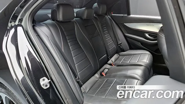 Mercedes-Benz E-Class 2020 — фото 18