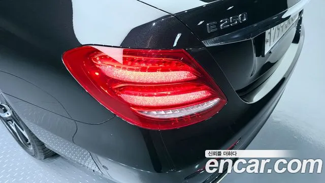 Mercedes-Benz E-Class 2020 — фото 9