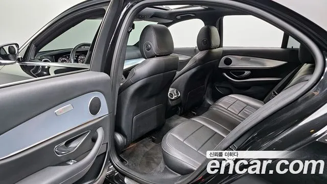 Mercedes-Benz E-Class 2020 — фото 16