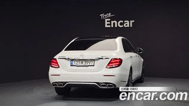 Mercedes-Benz E-Class 2017 — фото 4