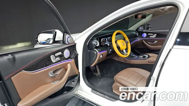 Mercedes-Benz E-Class 2017 — фото 10
