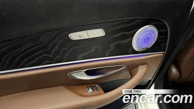 Mercedes-Benz E-Class 2017 — фото 16
