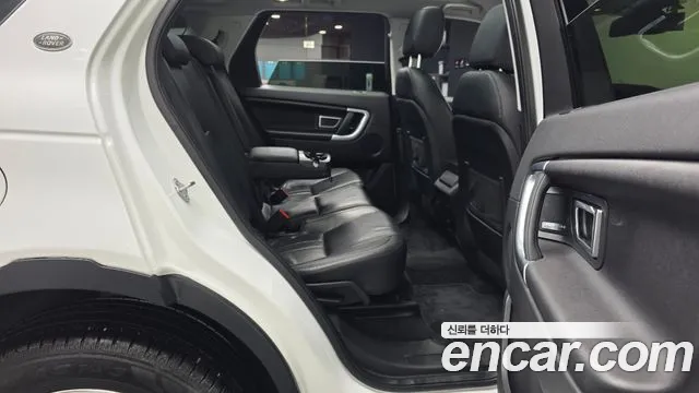 Land Rover Discovery Sport 2017 — фото 12
