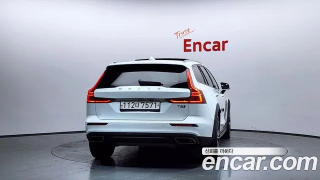 Volvo V60 2020 — фото 4
