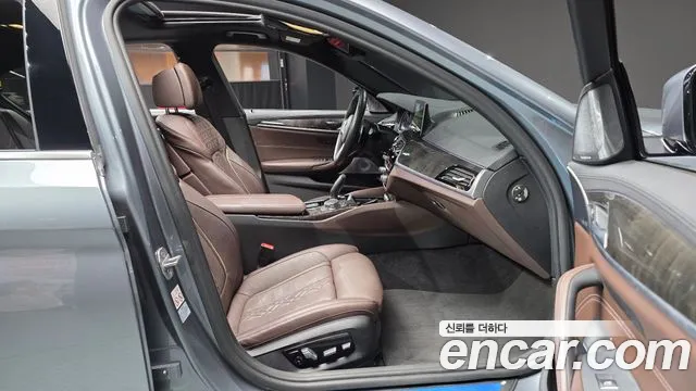 BMW 5-Series 2018 — фото 18