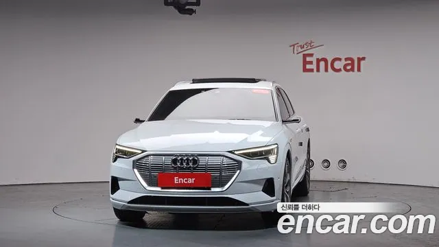 Audi e-tron 2020 — фото 2