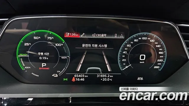 Audi e-tron 2020 — фото 10