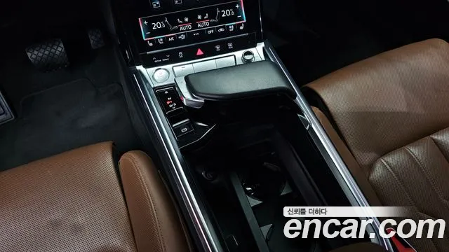 Audi e-tron 2020 — фото 11