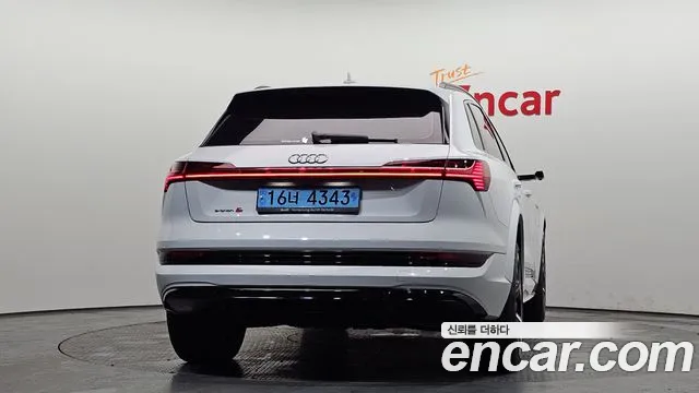 Audi e-tron 2022 — фото 4