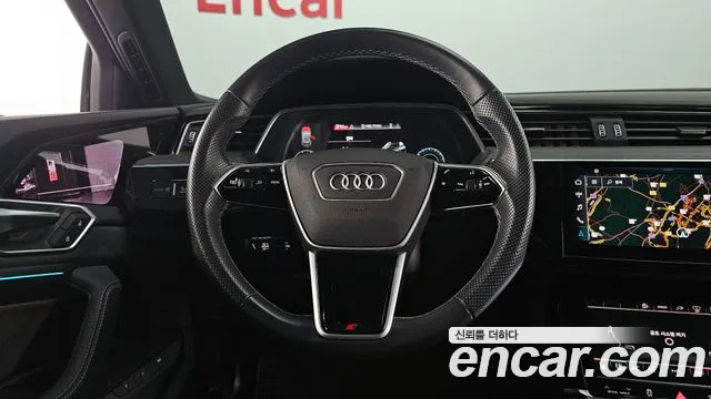 Audi e-tron 2022 — фото 13