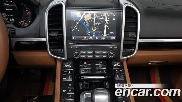 Porsche Cayenne 2017 — фото 15