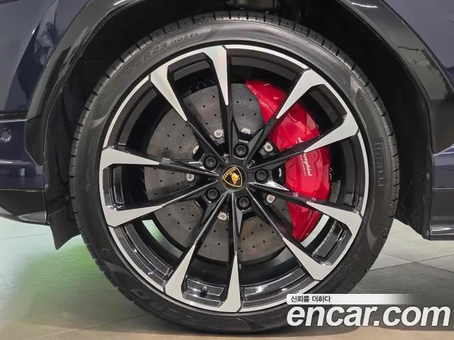 Lamborghini Urus 2023 — фото 12