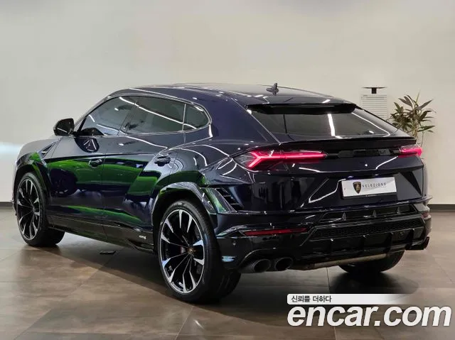 Lamborghini Urus 2023 — фото 20
