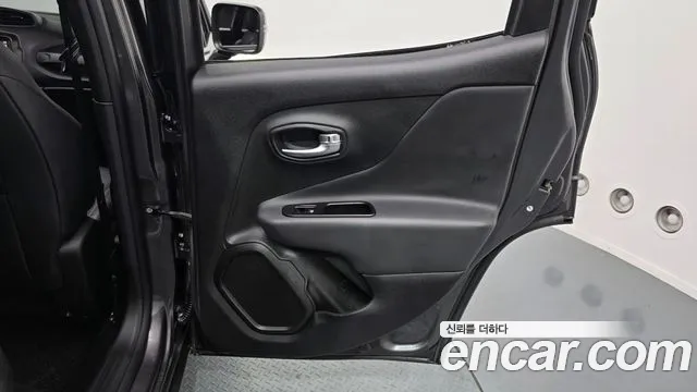 Jeep Renegade 2021 — фото 15