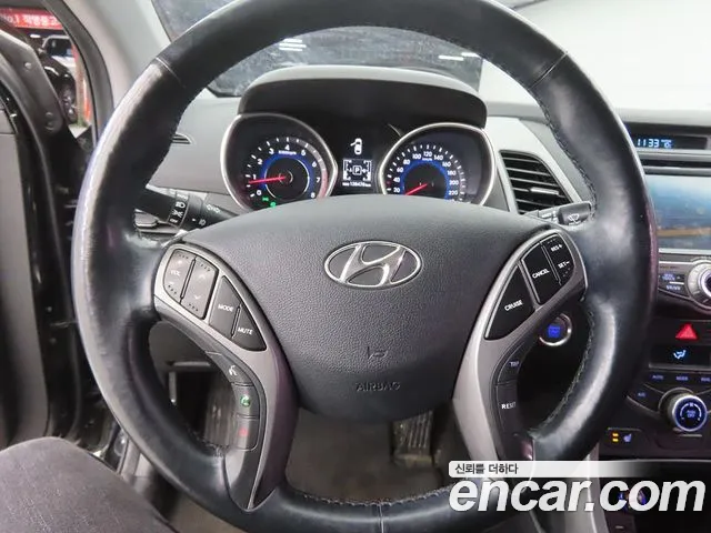 Hyundai AVANTE 2014 — фото 9