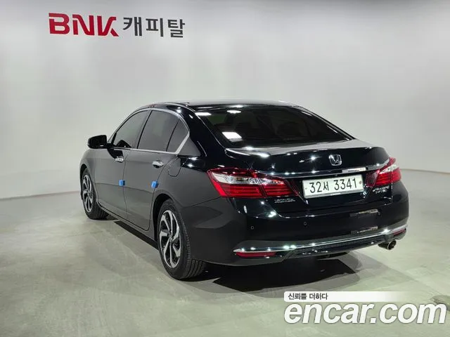 Honda Accord 2017 — фото 4