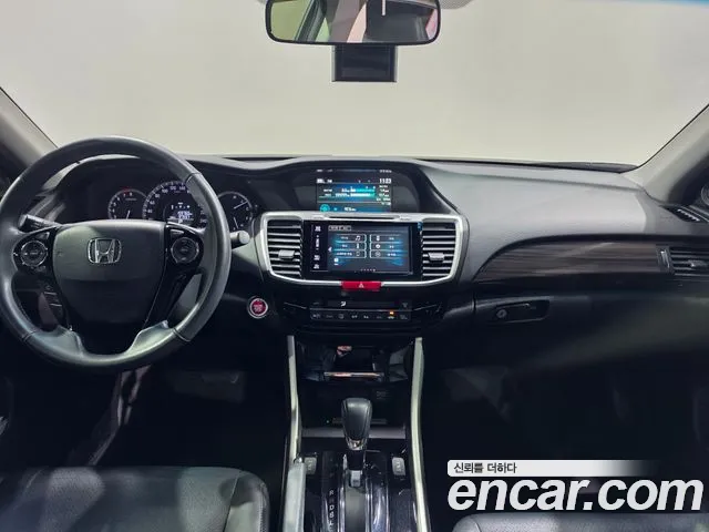 Honda Accord 2017 — фото 11