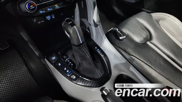 Hyundai Veloster 2018 — фото 11