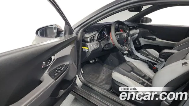 Hyundai Veloster 2018 — фото 12