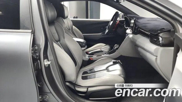 Hyundai Veloster 2018 — фото 16
