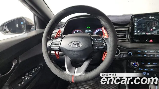 Hyundai Veloster 2018 — фото 17