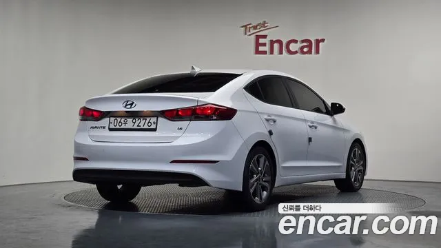 Hyundai AVANTE 2018 — фото 1