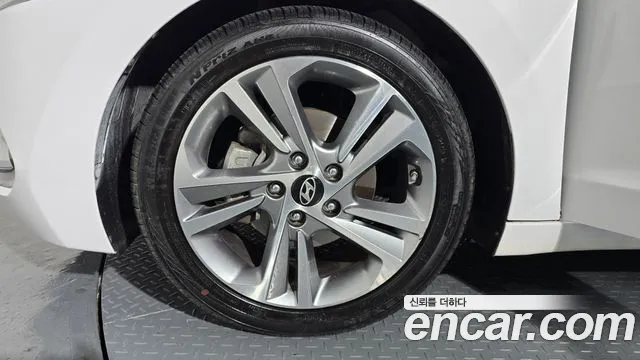Hyundai AVANTE 2018 — фото 4