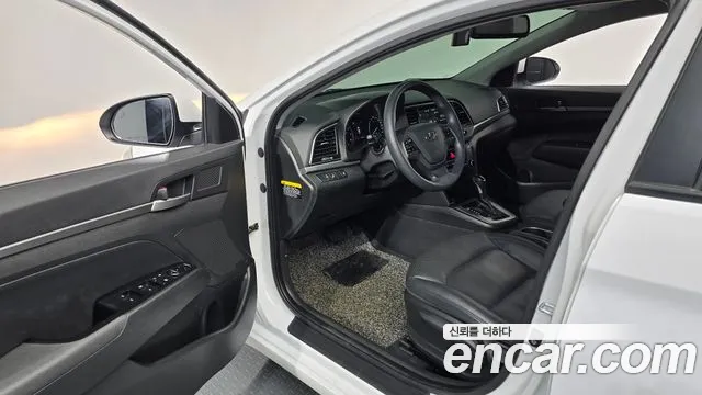Hyundai AVANTE 2018 — фото 12