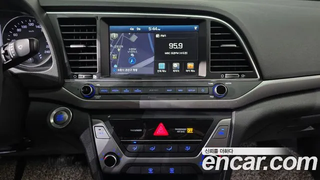 Hyundai AVANTE 2018 — фото 18
