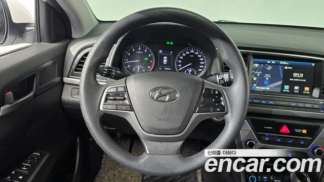 Hyundai AVANTE 2018 — фото 20
