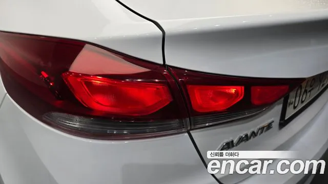 Hyundai AVANTE 2018 — фото 8