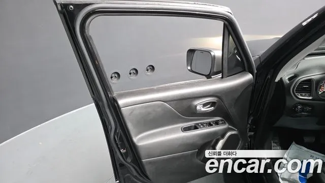 Jeep Renegade 2019 — фото 14