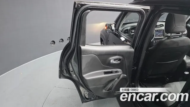 Jeep Renegade 2019 — фото 15