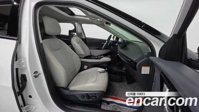 Kia EV6 2023 — фото 13