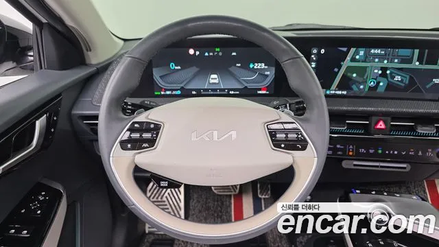 Kia EV6 2023 — фото 20