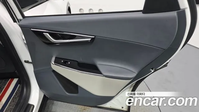 Kia EV6 2023 — фото 15
