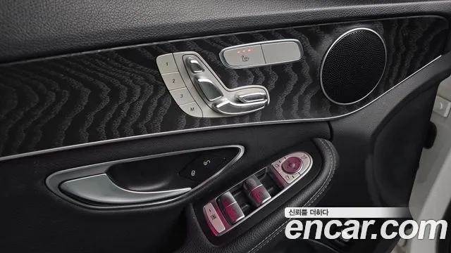 Mercedes-Benz C-Class 2019 — фото 17