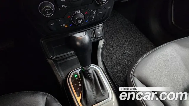 Jeep Renegade 2019 — фото 12