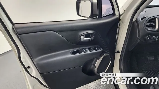 Jeep Renegade 2019 — фото 14