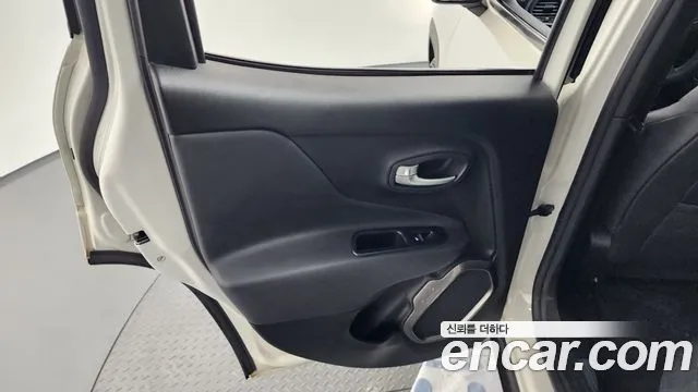 Jeep Renegade 2019 — фото 15