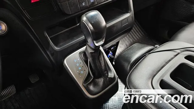 Hyundai Staria 2022 — фото 12
