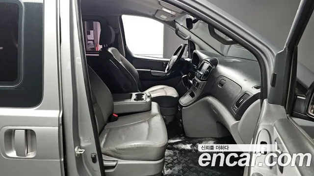 Hyundai Starex 2018 — фото 10